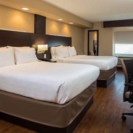 Holiday Inn Express & Suites San Antonio Medical - Six Flags By Ihg Extérieur photo