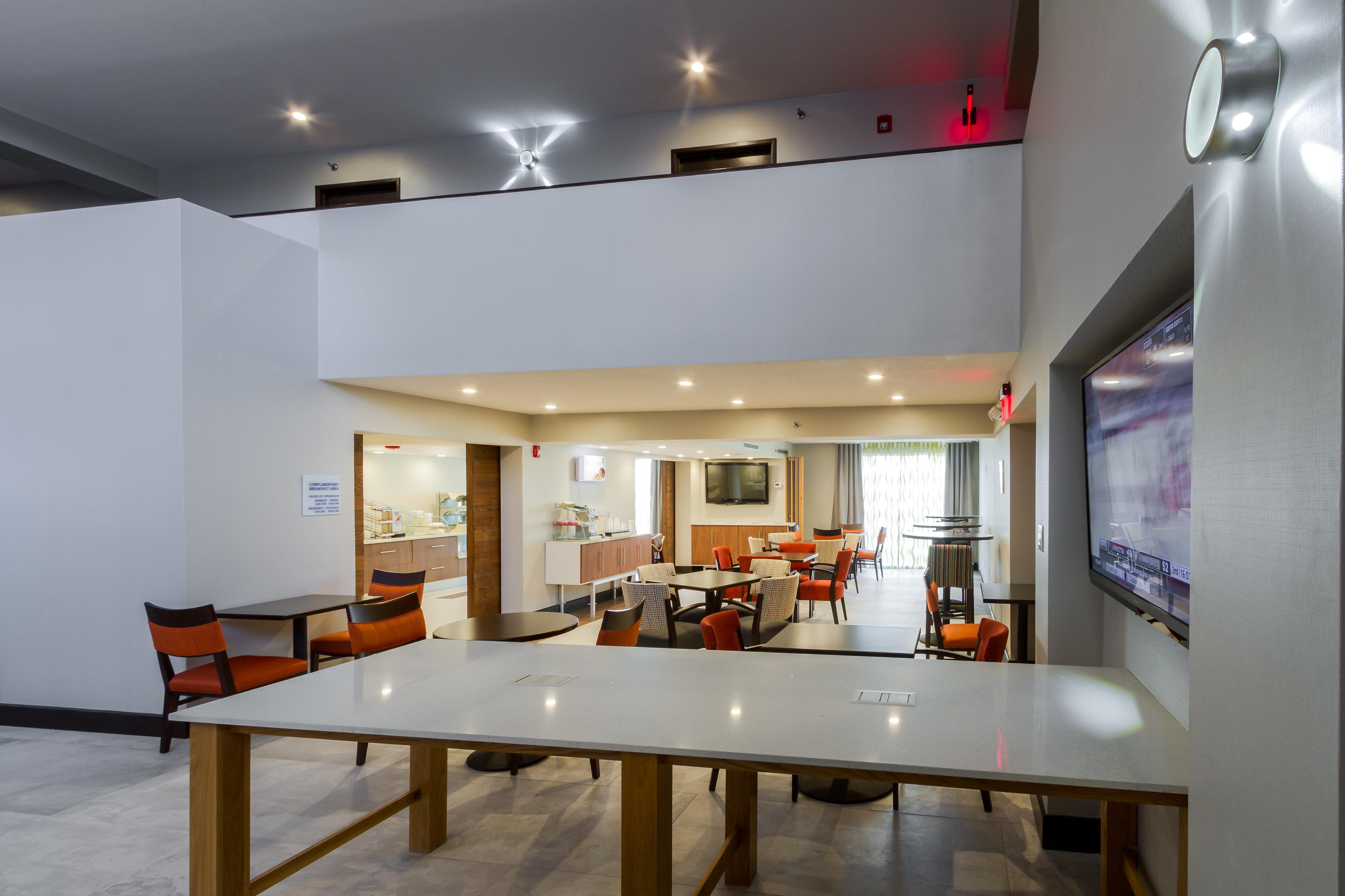 Holiday Inn Express & Suites San Antonio Medical - Six Flags By Ihg Extérieur photo