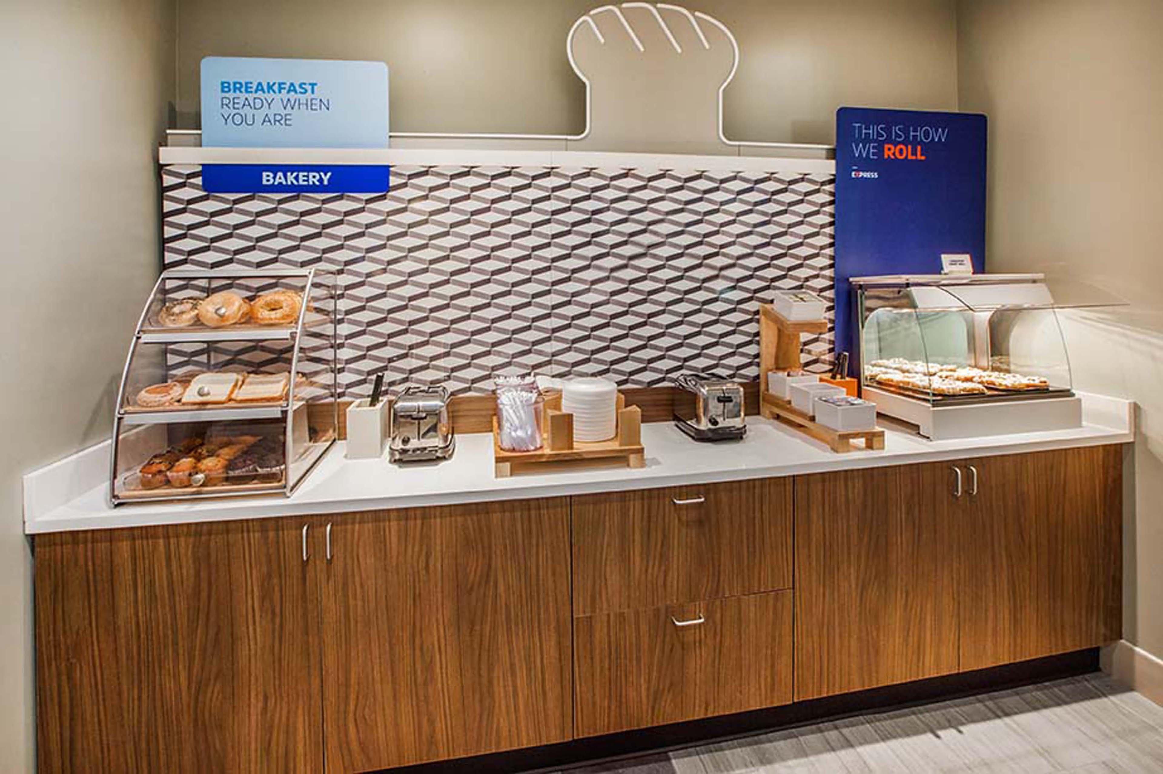 Holiday Inn Express & Suites San Antonio Medical - Six Flags By Ihg Extérieur photo