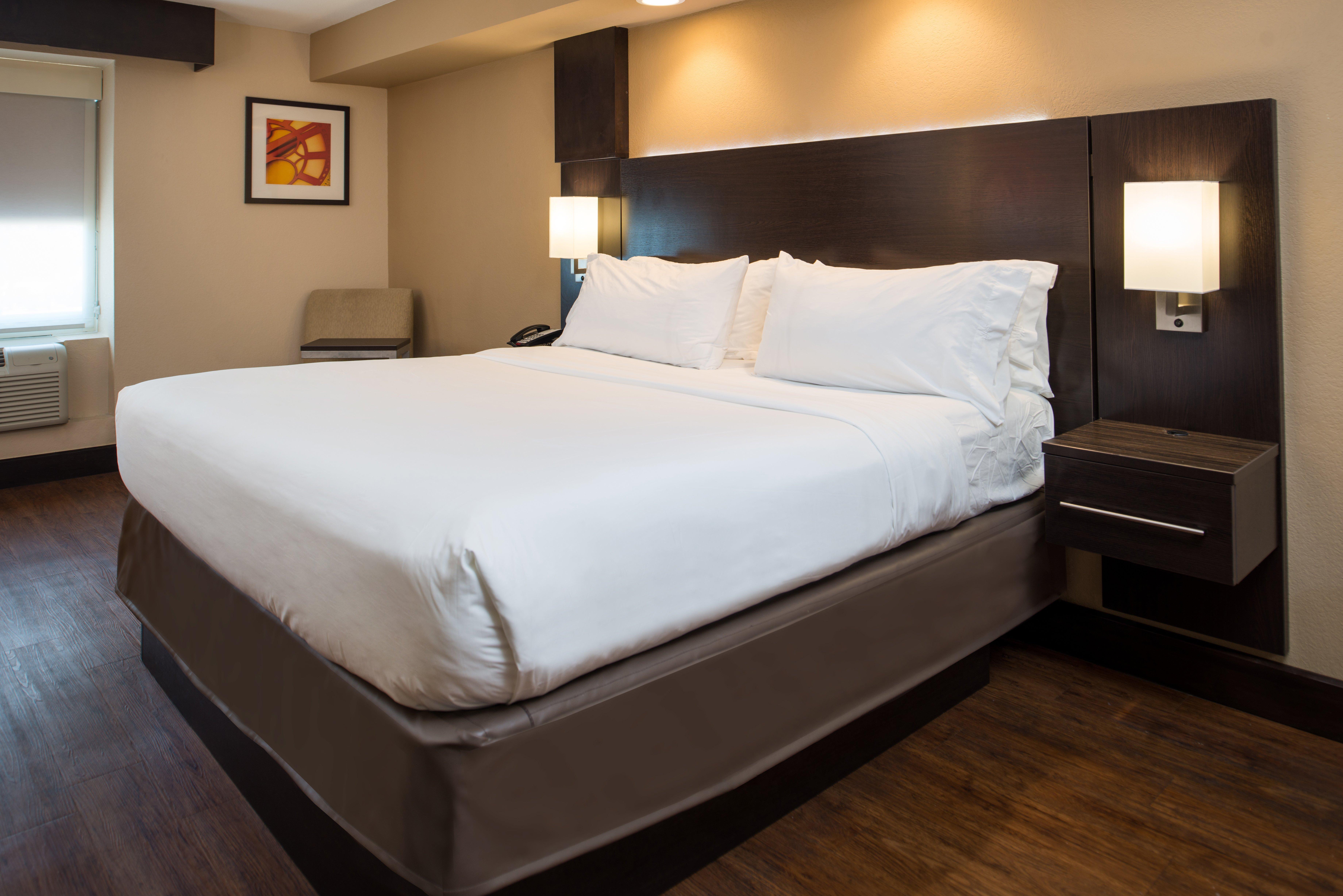 Holiday Inn Express & Suites San Antonio Medical - Six Flags By Ihg Extérieur photo