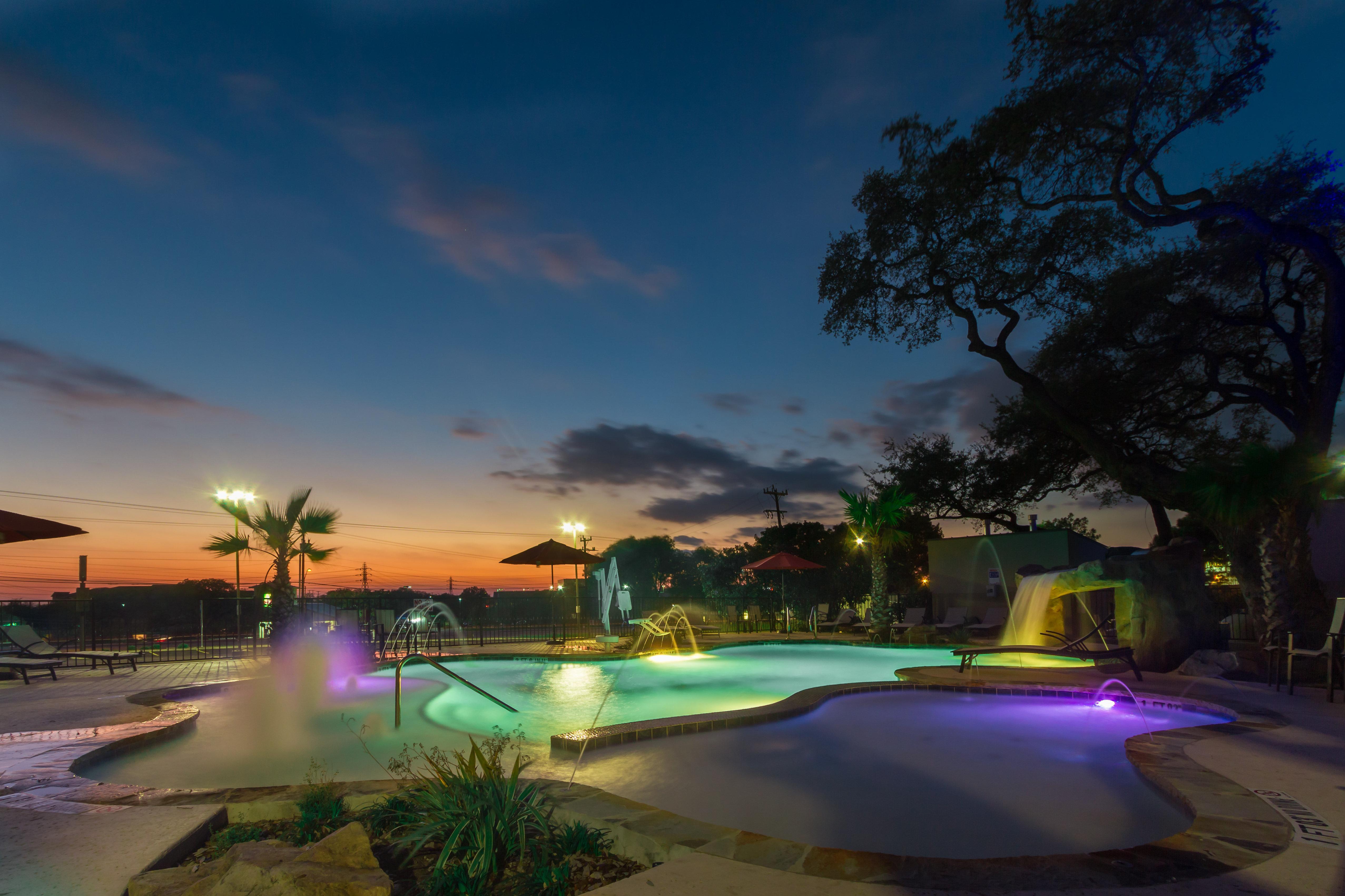 Holiday Inn Express & Suites San Antonio Medical - Six Flags By Ihg Extérieur photo