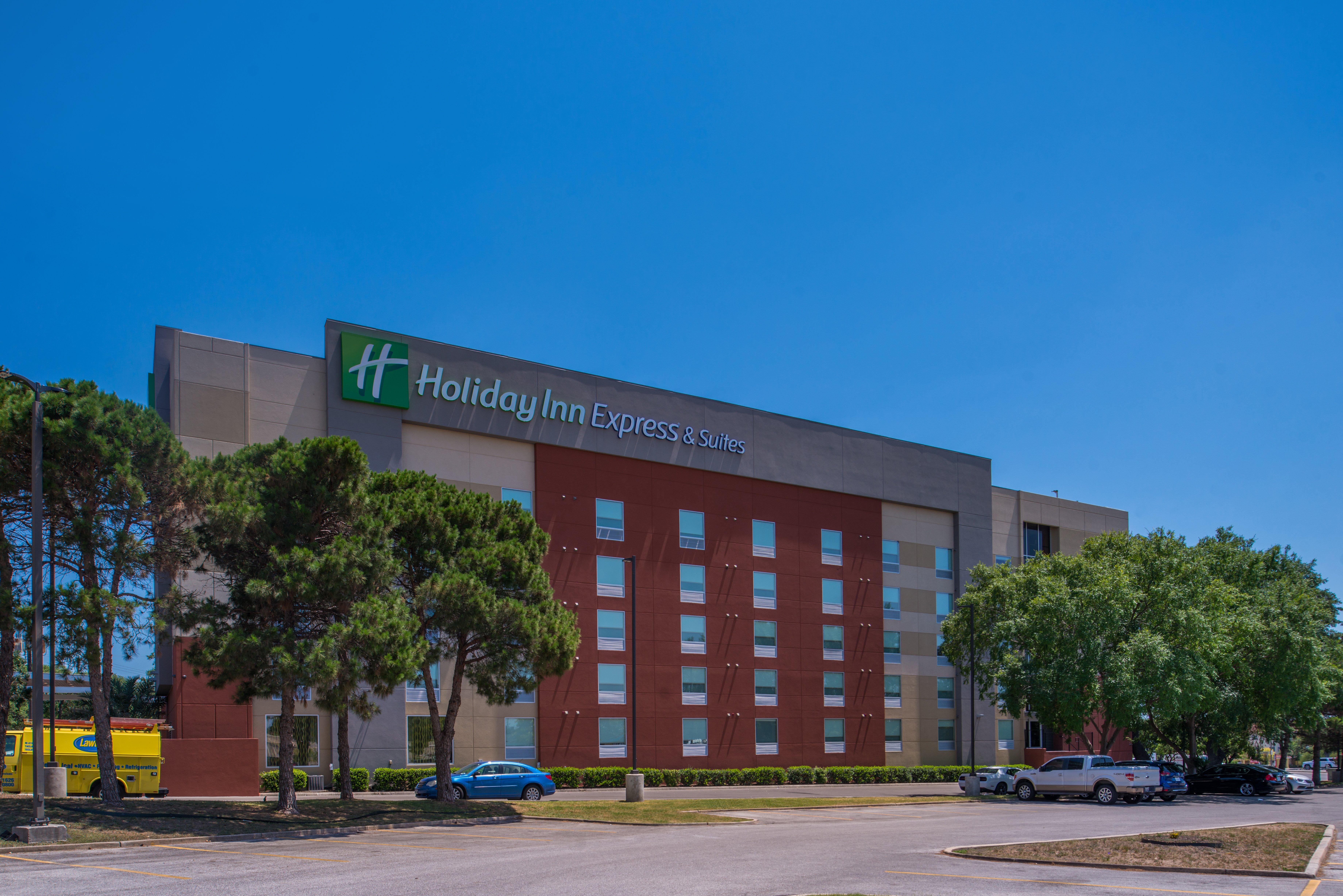 Holiday Inn Express & Suites San Antonio Medical - Six Flags By Ihg Extérieur photo